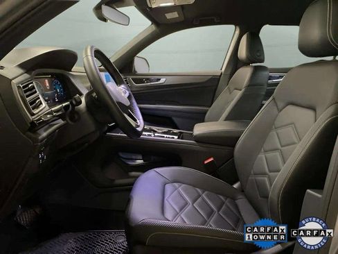 Used 2025 Volkswagen Atlas Cross Sport SE w/ Black Wheel Package image 62