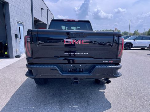 Used 2025 GMC Sierra 2500 AT4 AWD/4WD image 4