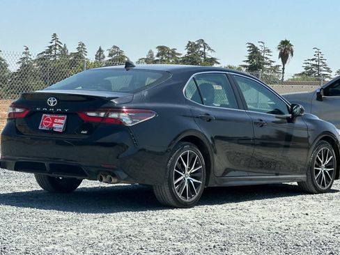 Used 2023 Toyota Camry SE FWD image 3