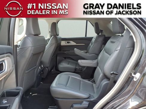 Used 2025 Ford Explorer Active w/ Active Comfort Package RWD image 25