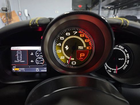 Used 2015 Ferrari California T image 4