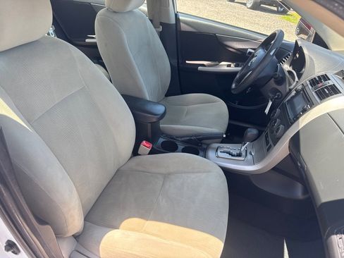 Used 2013 Toyota Corolla LE FWD image 31