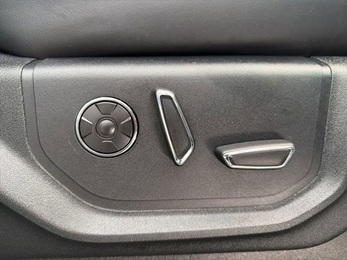 Used 2018 Ford F150 Platinum w/ Equipment Group 701A Luxury image 30