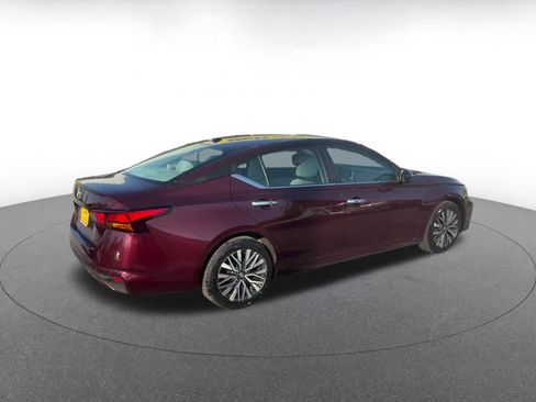 Used 2025 Nissan Altima 2.5 SV image 14