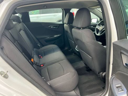 Used 2017 Chevrolet Malibu LT image 15