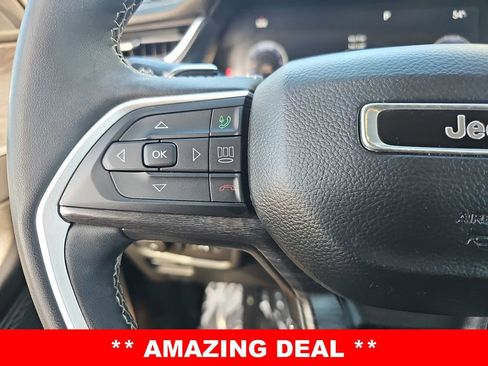 Used 2023 Jeep Grand Cherokee Limited image 17