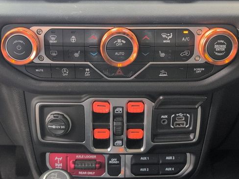 Used 2025 Jeep Gladiator Mojave w/ Convenience Group AWD/4WD image 22
