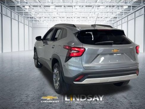 Used 2024 Chevrolet Trax LT FWD image 8