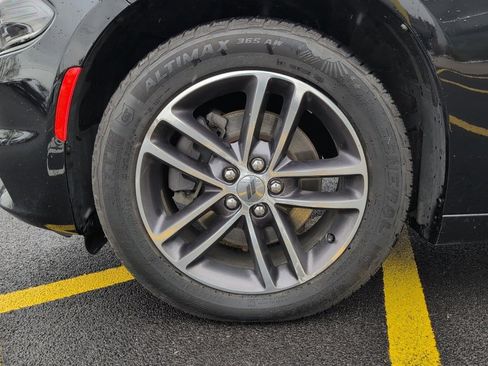 Used 2019 Dodge Charger SXT image 11