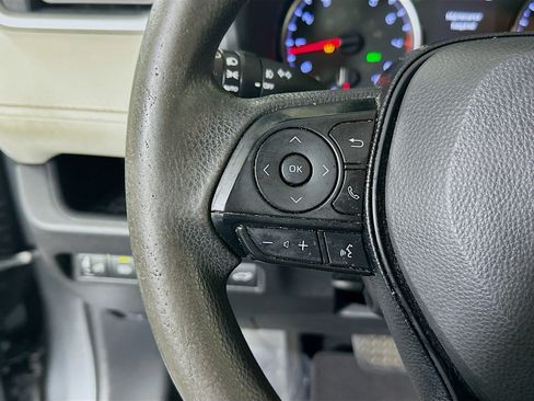 Used 2019 Toyota RAV4 XLE w/ Convenience Package FWD image 16