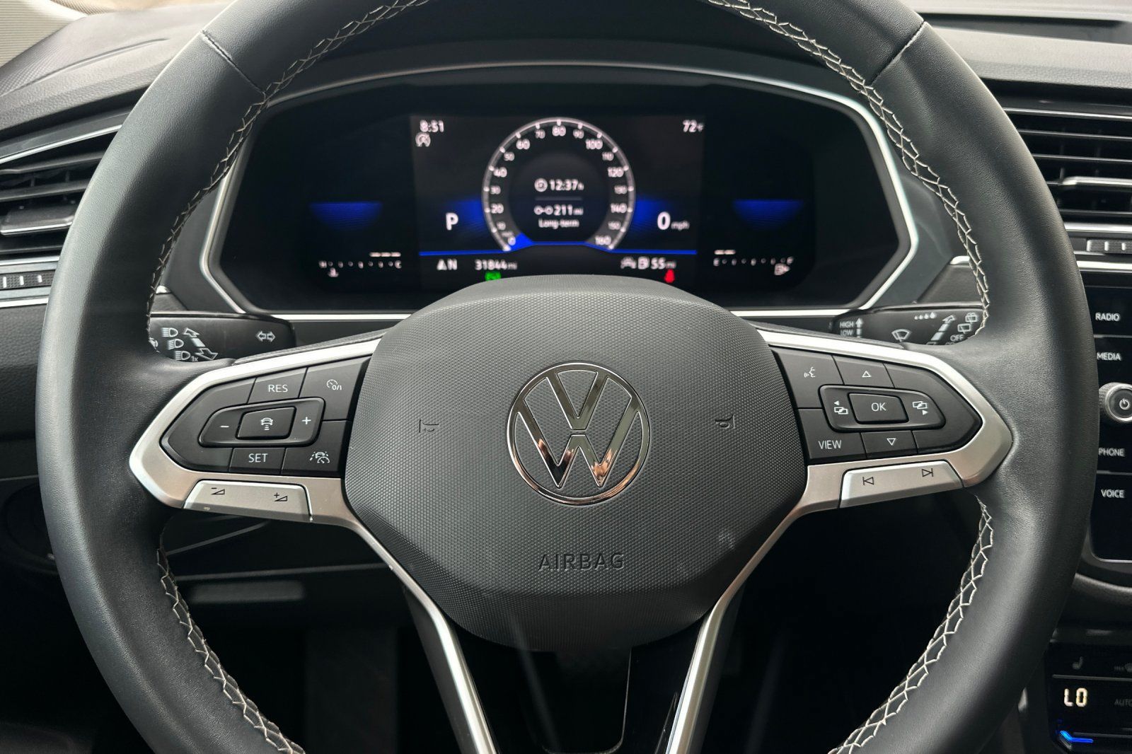 Used 2023 Volkswagen Tiguan SE w/ Panoramic Sunroof Package FWD image 24