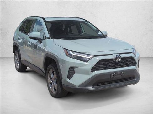 Used 2022 Toyota RAV4 XLE w/ Convenience Package FWD image 3