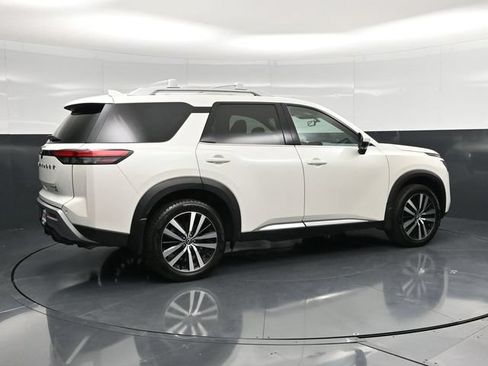 Used 2024 Nissan Pathfinder Platinum w/ Cargo Package AWD/4WD image 2