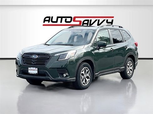 Used 2024 Subaru Forester Premium image 3