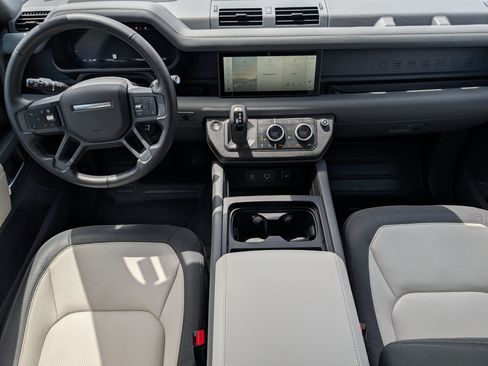 Used 2024 Land Rover Defender 110 X-Dynamic SE AWD/4WD image 10