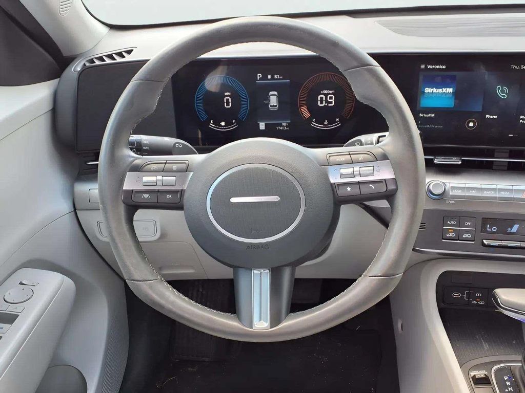 Used 2025 Hyundai Kona SEL FWD image 16
