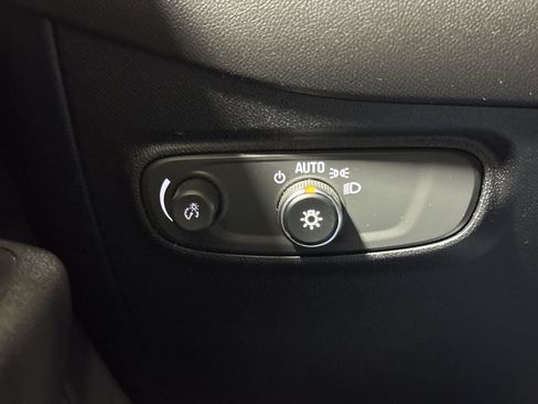 Used 2018 Chevrolet Equinox LT FWD image 18