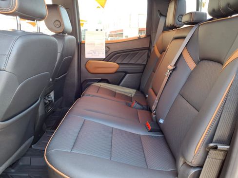 Used 2024 GMC Canyon AT4 w/ AT4 Premium Package AWD/4WD image 18