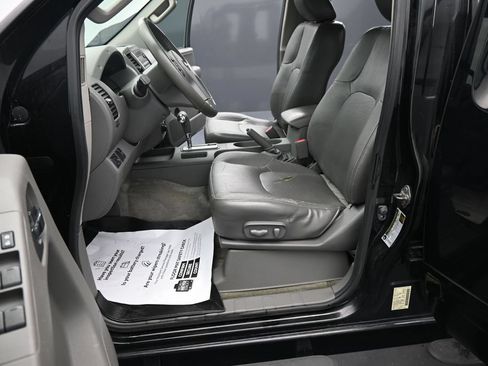 Used 2012 Nissan Frontier SL AWD/4WD image 17
