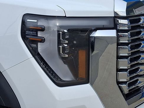 New 2026 GMC Sierra 2500 Denali w/ Denali Reserve Package AWD/4WD image 9