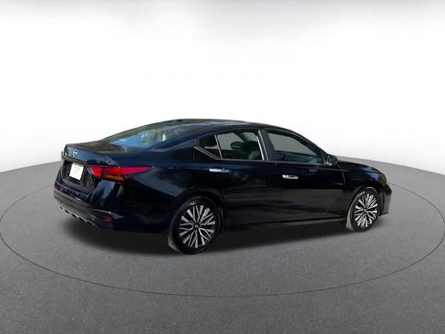 Used 2025 Nissan Altima 2.5 SV image 14