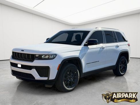 New 2026 Jeep Grand Cherokee Altitude AWD/4WD image 9