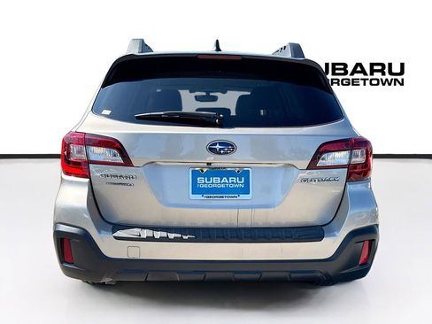 Used 2018 Subaru Outback 2.5i Premium AWD/4WD image 6