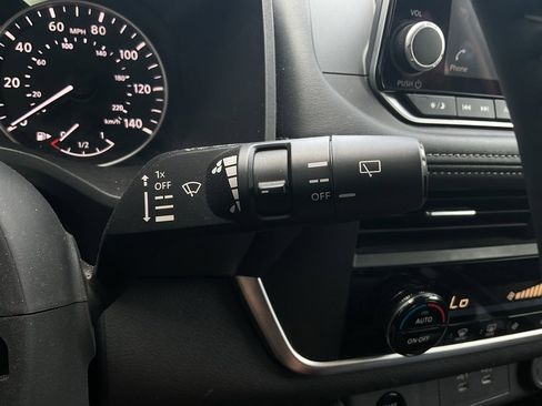 Used 2025 Nissan Rogue SV FWD image 36