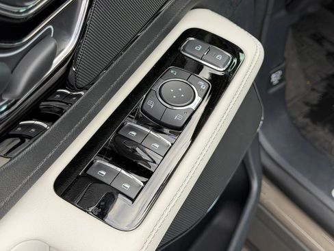 Used 2025 Lincoln Aviator AWD image 15