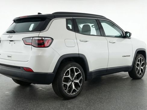 Used 2025 Jeep Compass Limited AWD/4WD image 9