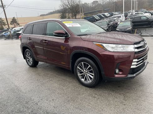 Used 2018 Toyota Highlander SE image 6