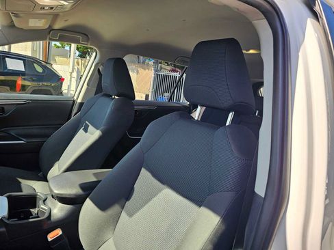 Used 2023 Toyota RAV4 LE AWD/4WD image 20
