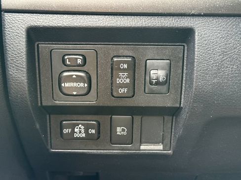 Used 2018 Toyota Tundra SR5 w/ TRD Off Road Package AWD/4WD image 29