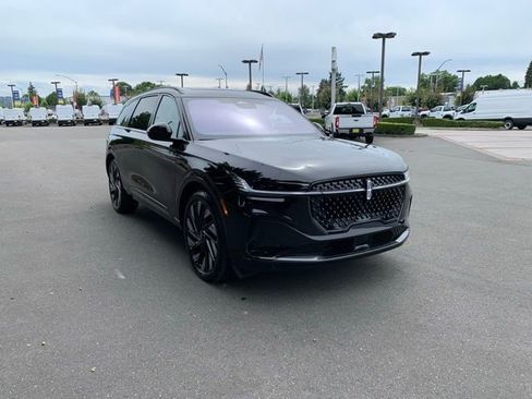 New 2025 Lincoln Nautilus Reserve image 10