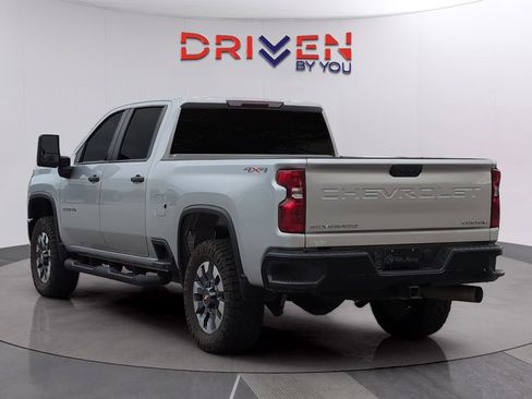 Used 2023 Chevrolet Silverado 2500 Custom w/ Custom Value Package image 3