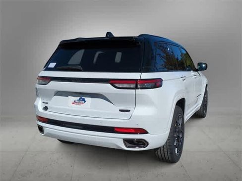 New 2025 Jeep Grand Cherokee Summit image 8