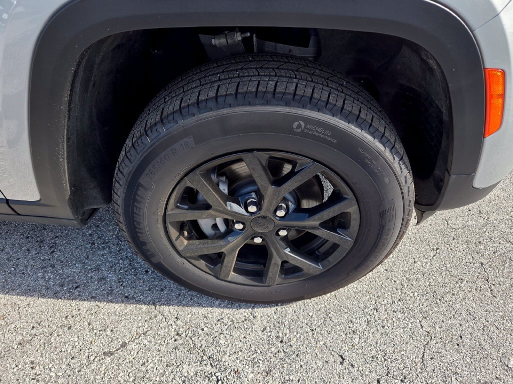 Used 2025 Jeep Grand Cherokee Altitude AWD/4WD image 20