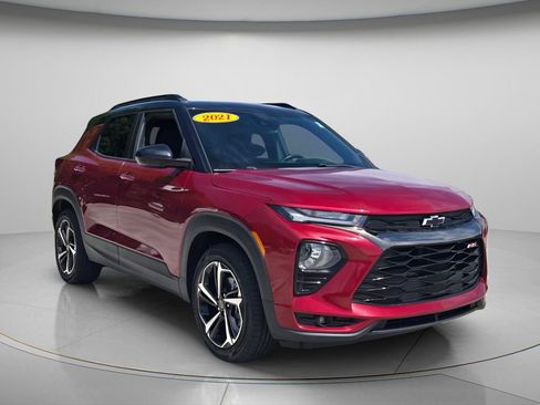 Used 2021 Chevrolet TrailBlazer RS w/ Sun and Liftgate Package FWD image 9