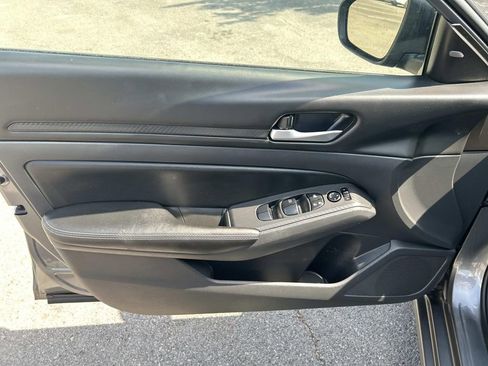 Used 2025 Nissan Altima 2.5 SV FWD image 20