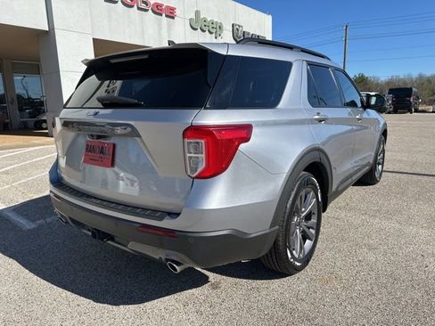 Used 2021 Ford Explorer XLT w/ Equipment Group 202A image 7