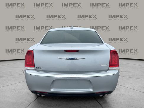 Used 2022 Chrysler 300 Touring image 4