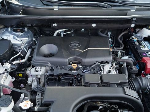 Used 2021 Toyota RAV4 LE AWD/4WD image 36