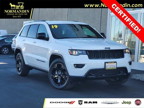 Certified 2019 Jeep Grand Cherokee Laredo RWD image 1