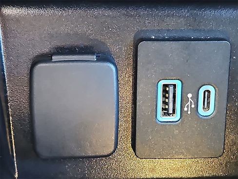 Used 2021 Ford Explorer XLT w/ Equipment Group 202A image 20