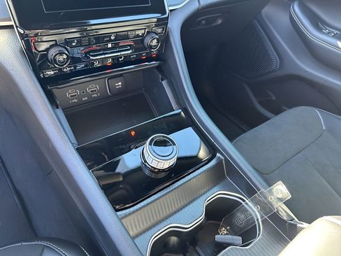 New 2025 Jeep Grand Cherokee Altitude image 35