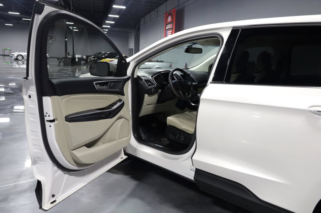 Used 2018 Ford Edge Titanium w/ Technology Package FWD image 9