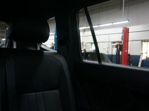 Certified 2023 Volkswagen Tiguan SE R-Line image 59