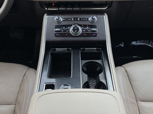 Used 2022 Lincoln Aviator Reserve image 23