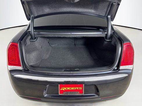 Used 2018 Chrysler 300 Limited image 23