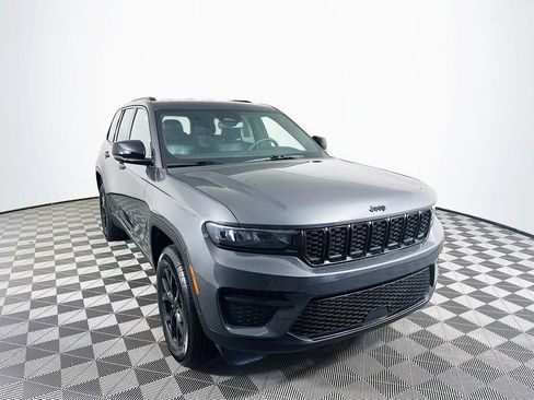 Certified 2024 Jeep Grand Cherokee Altitude image 2
